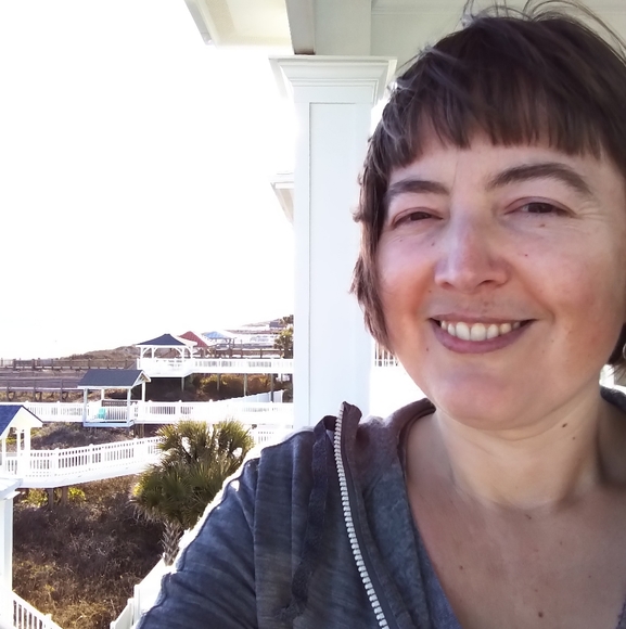 Meet your Posher, Claire - Picture 1 of 1